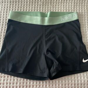 Nike pro women’s short